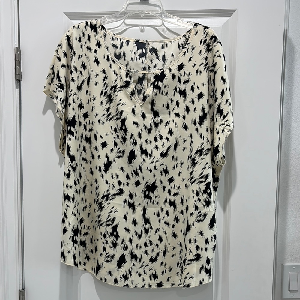 Women's Black and White Patterned Top